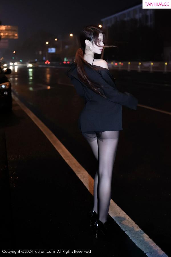 美七Mia  [XiuRen]高清写真图 2024.03.08 No.8199 美七 Mia 黑丝美腿第18张图片